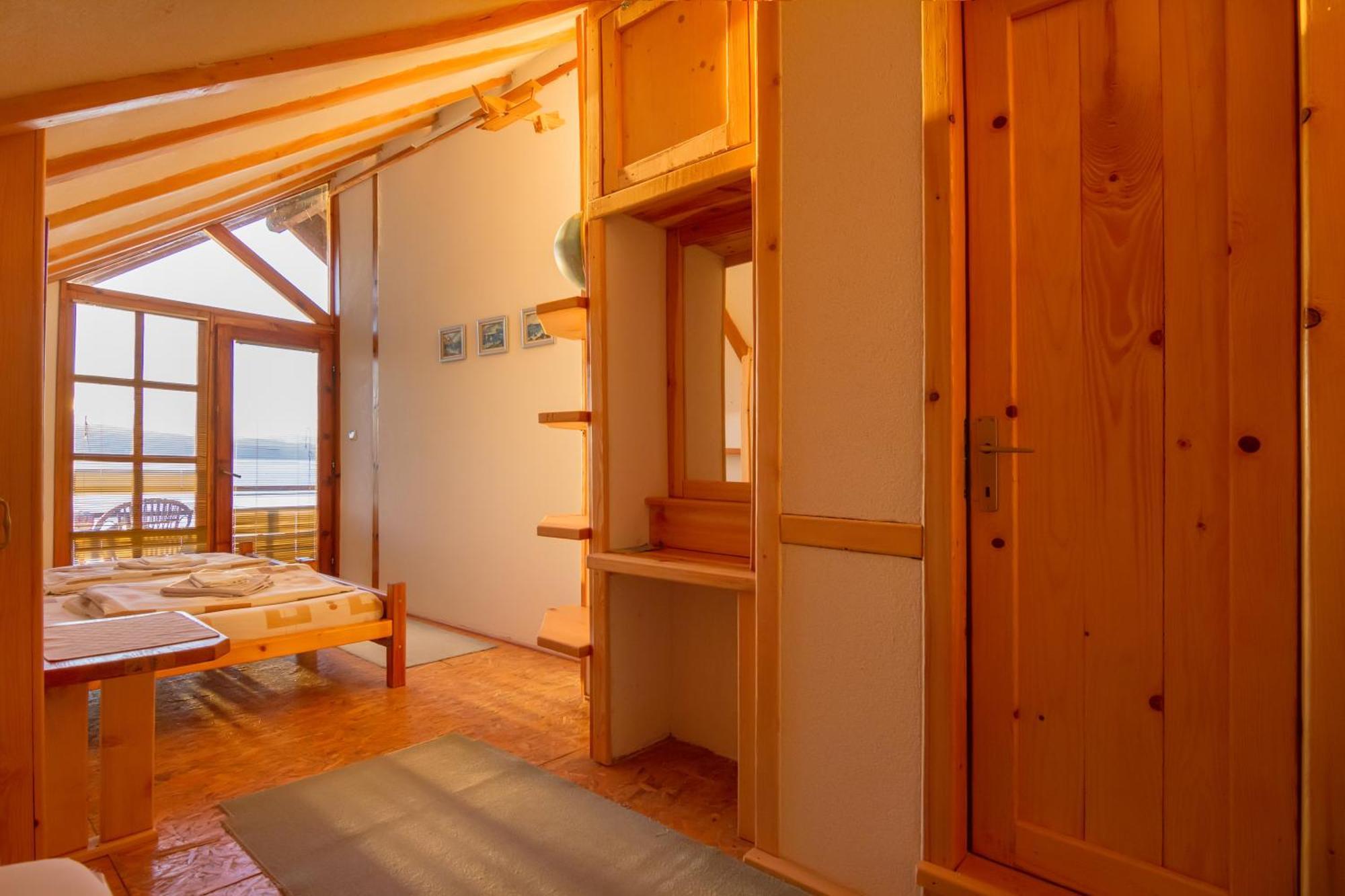 Robinson Sunset Guest House Lagadin Ruang foto
