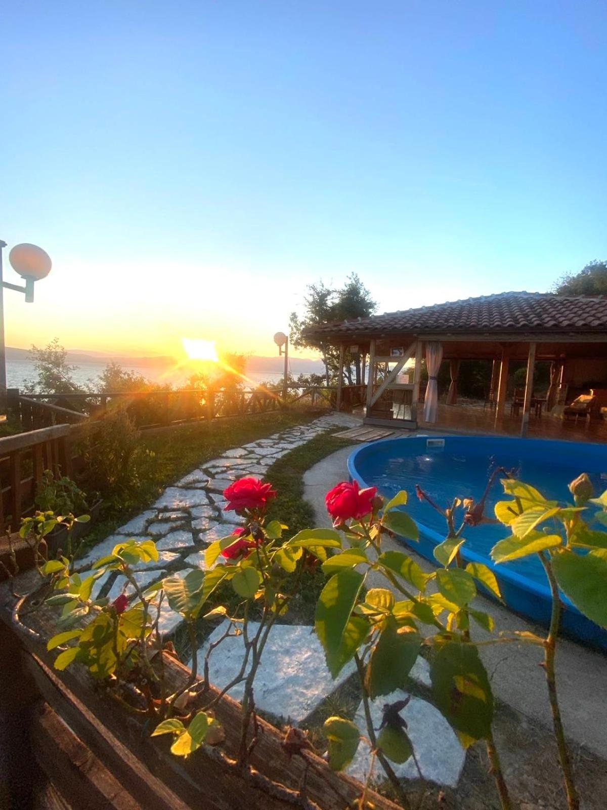 Robinson Sunset Guest House Lagadin Bagian luar foto