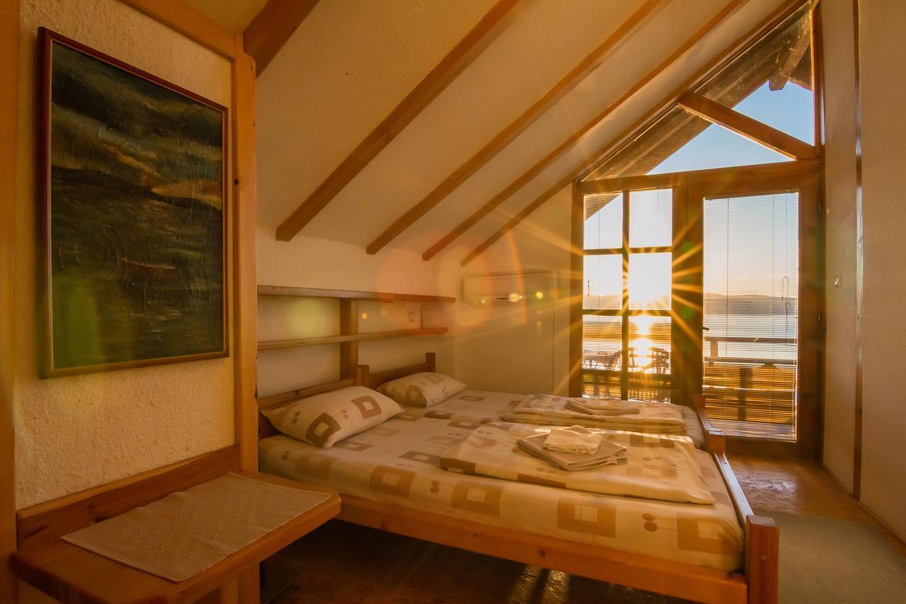 Robinson Sunset Guest House Lagadin Bagian luar foto